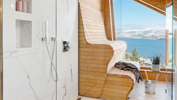 Douche, baignoire à jets, sèche-cheveux, bidet