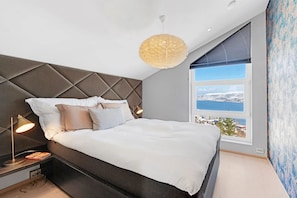 3 habitaciones, tabla de planchar con plancha, wifi y ropa de cama