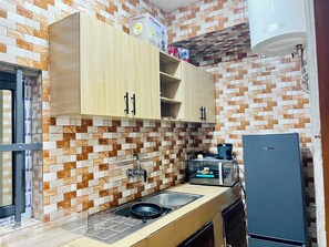 Frigorífic, microones, forn i placa de cuina