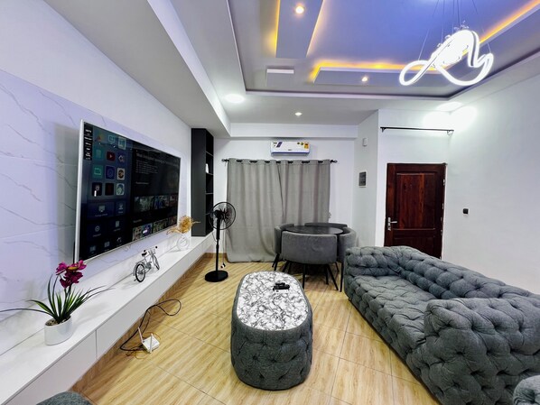 TV - Vivez le confort à deux pas de la plage de Fidjrossê - Cotonou pour vos sejours! (Cotonou)