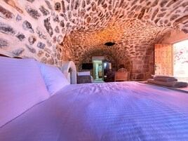 Standard Room, Garden View | Individually decorated, individually furnished, desk, laptop workspace