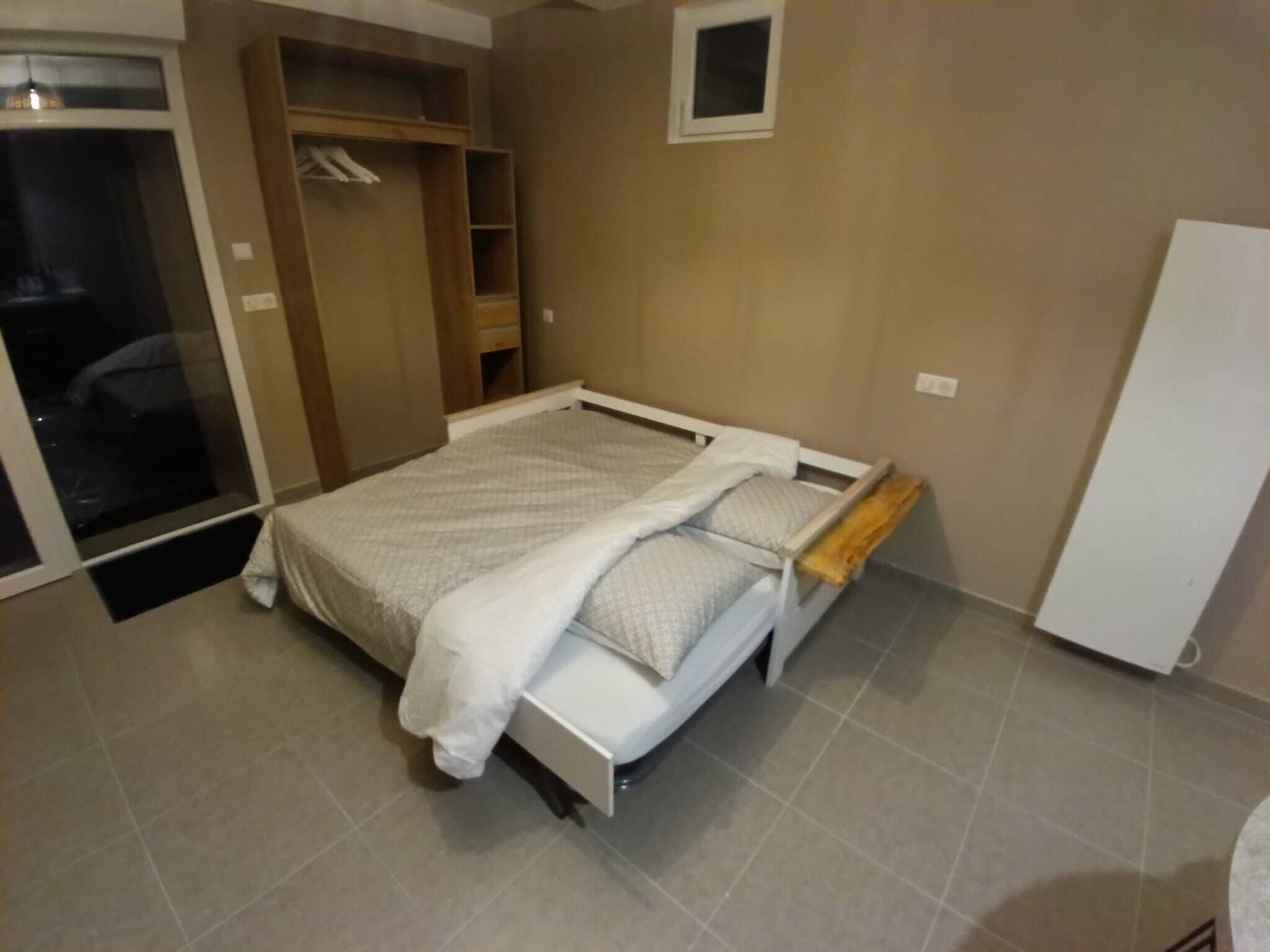 1 bedroom, bed sheets