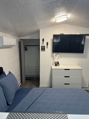 WiFi, bed sheets