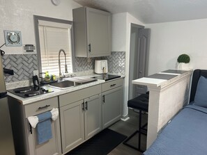 Microwave, dishwasher, coffee/tea maker, electric kettle