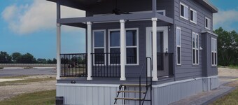 Gorgeous Tiny Home in Peninsula Point Richland Chambers Lake -- Lake Life