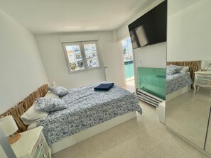 6 bedrooms, iron/ironing board, WiFi, bed sheets - Apartment for up to 16 people with direct access to the sea in Alcossebre marina (Alcossebre)