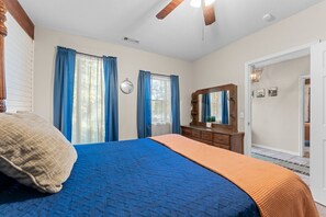 5 Schlafzimmer, Schreibtisch, Bügeleisen/Bügelbrett, WLAN