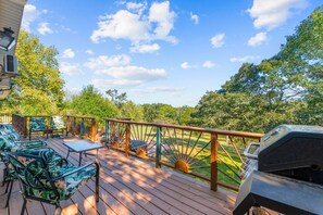Outdoor dining - Lakefront Retreat w/ Deck, Movie Room & Yard (Golden)