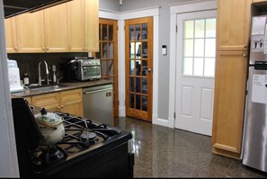 電子レンジ、オーブン、コンロ、食器洗い機