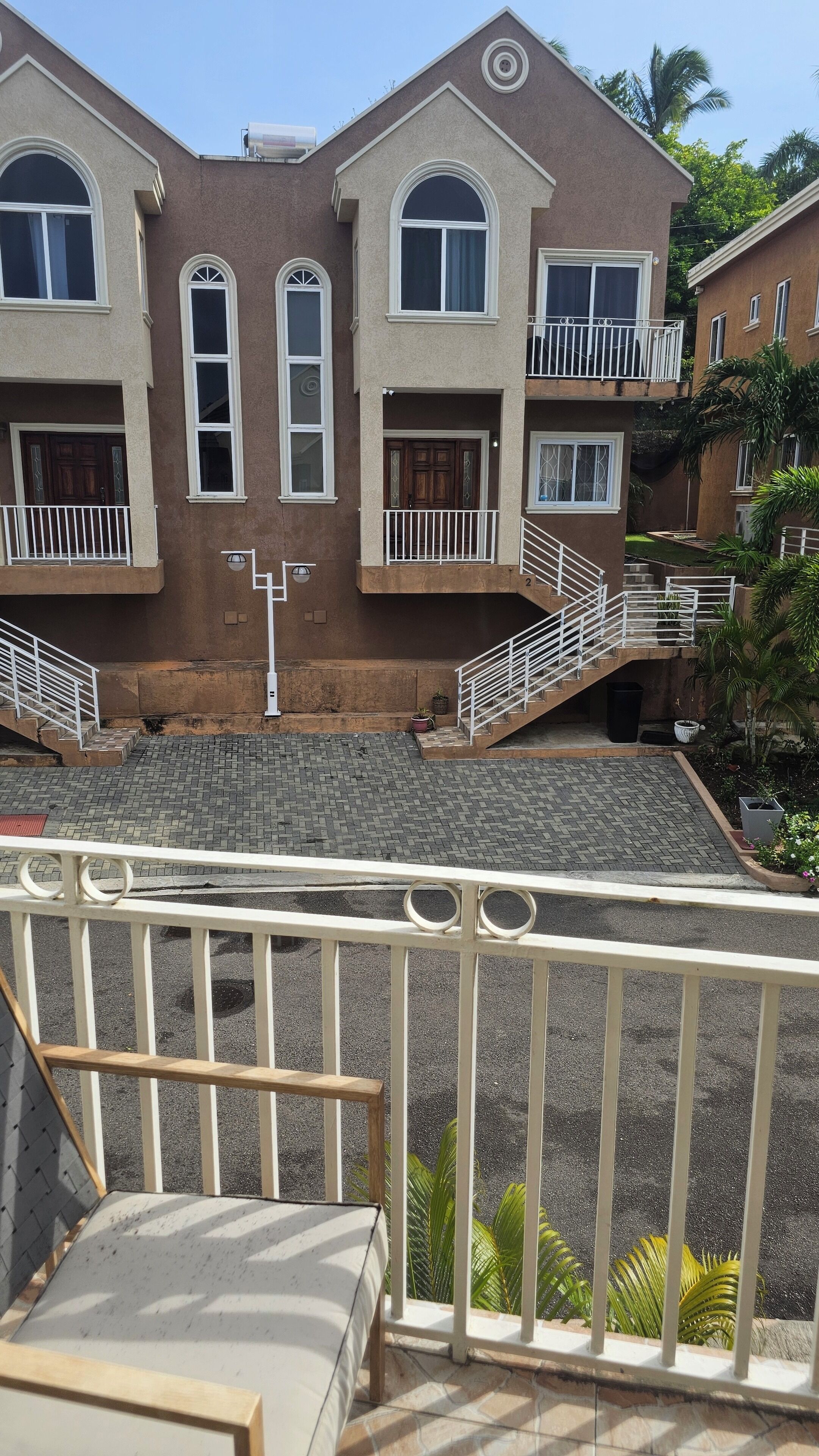 المنطقة المحيطة بالمنشأة