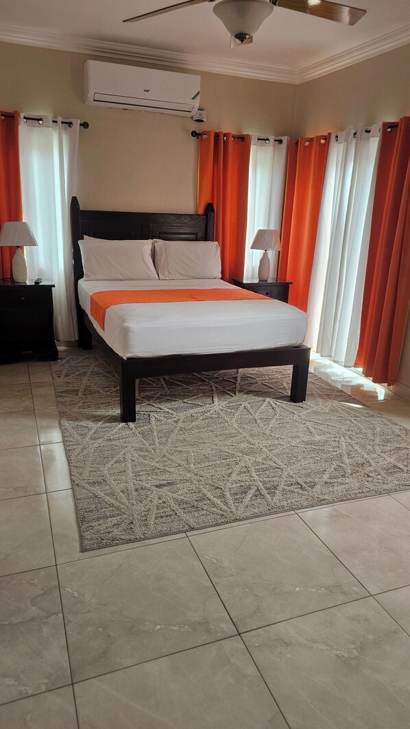 2 habitaciones, tabla de planchar con plancha, wifi y ropa de cama 