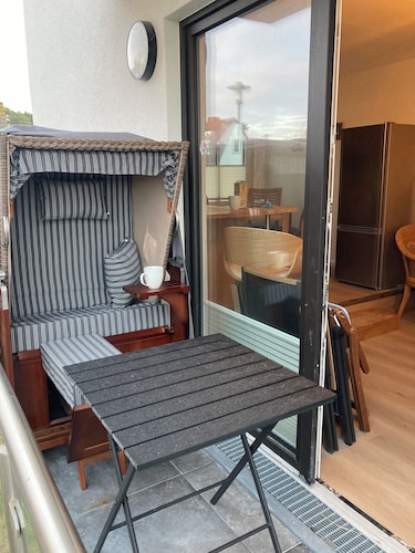 Apartment Paul - Small cozy apartment with balcony and side sea view