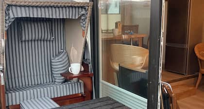 Apartment Paul - Small cozy apartment with balcony and side sea view