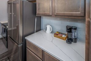 Interior - Walnut Hills+Sleeps 7ppl+King+Queen Beds+Parking+Wifi+Smart Tvs (Cincinnati)