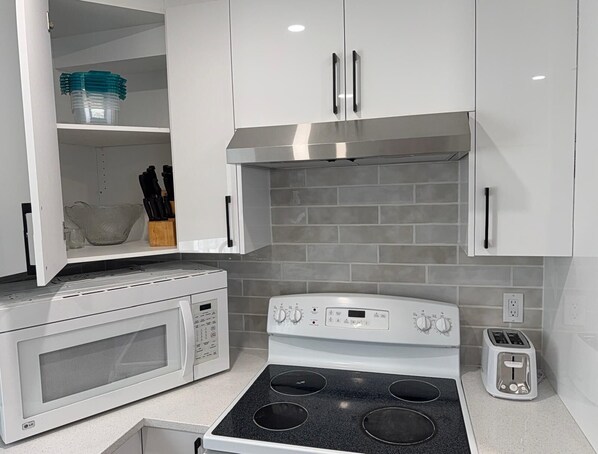 Fridge, microwave, oven, stovetop