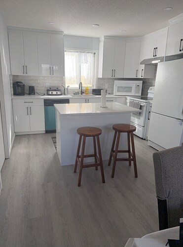 “Stylish Home Near Social Amenities | Free Parking + Garage” in SW Area, Calgary
