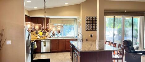 電子レンジ、オーブン、コンロ、食器洗い機