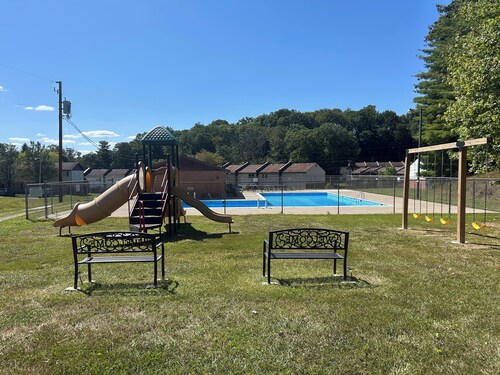 Emerald Escape - POOL!