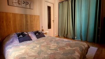 1 chambre, fer et planche à repasser, Wi-Fi gratuit, draps fournis