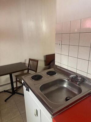 Chambre Deluxe, 2 lits doubles, coin cuisine, vue montagne | Bureau, espace de travail pour ordinateur portable, Wi-Fi gratuit