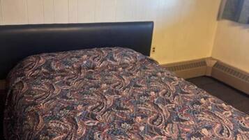 Economy Single Room, Mountain View | Desk, laptop workspace, free WiFi