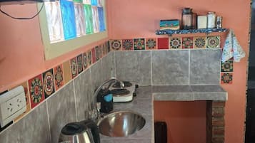 Standard House, 2 Single Beds, Patio, Mountain View | Private kitchen