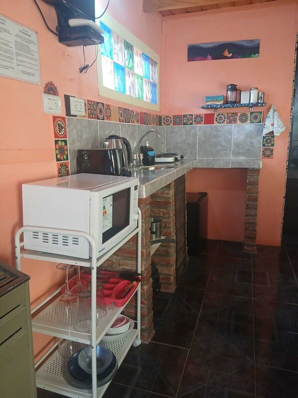 Standard House, 2 Single Beds, Patio, Mountain View | Private kitchen