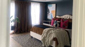 6 bedrooms, internet, bed sheets