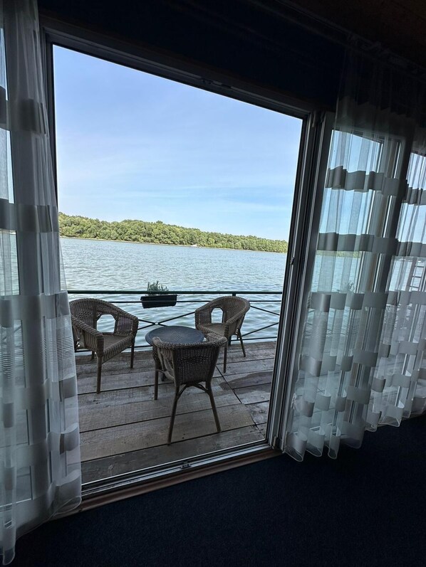 Deluxe Triple Room, Balcony, River View | Living area - Odelia hostel (Belgrade)