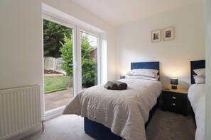 2 bedrooms, iron/ironing board, WiFi, bed sheets