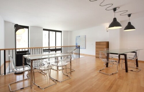 Spacious apartment close to Park Guell
