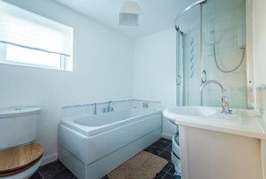 Maison, 5 chambres, vue jardin | Salle de bain