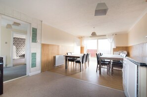 Maison, 5 chambres, vue jardin | Salle à manger