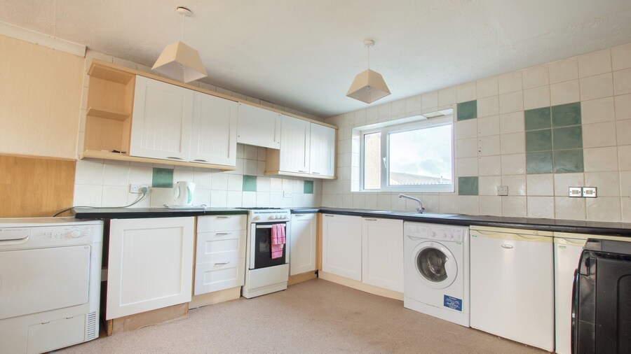 Charming Livingston Home With Garden