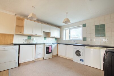 Charming Livingston Home With Garden