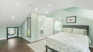 4 makuuhuonetta, silitysrauta/-lauta, ilmainen Wi-Fi, vuodevaatteet