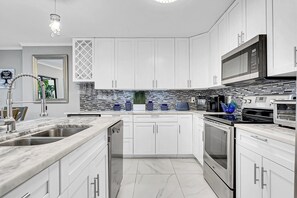 Mikrowelle, Ofen, Herdplatte, Geschirrspüler