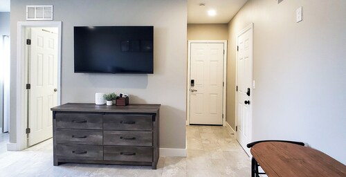 Charming studio in fabulous University Pines-Sarasota