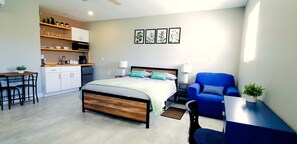 1 habitación, escritorio, tabla de planchar con plancha y wifi gratis 