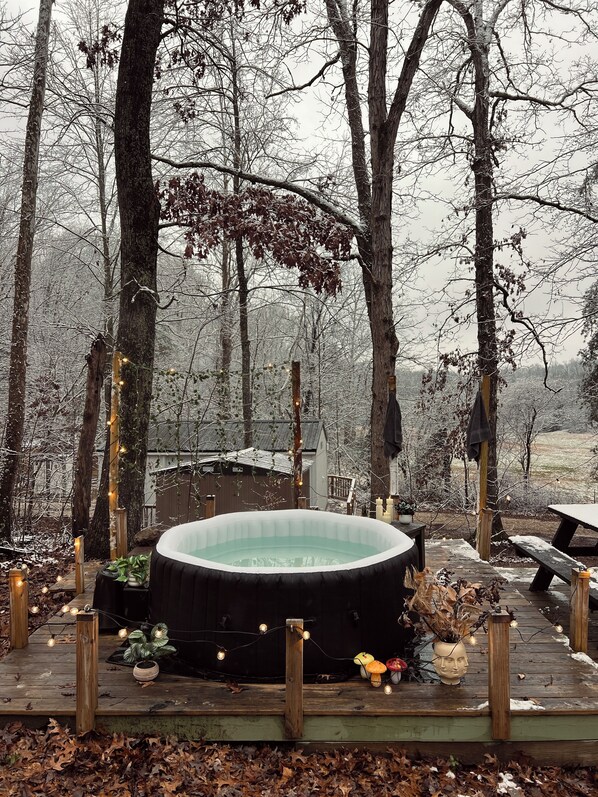 Outdoor spa tub