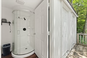 Dusche, Handtücher, Seife, Toilettenpapier
