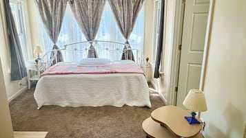 3 bedrooms, iron/ironing board, WiFi, bed sheets