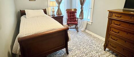 3 quartos, ferros/tábuas de passar roupa, Wi-Fi, roupa de cama