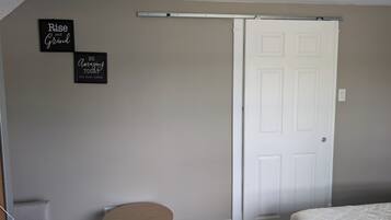 2 bedrooms, desk, free WiFi, bed sheets