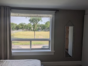 2 habitaciones, escritorio, wifi gratis y ropa de cama
