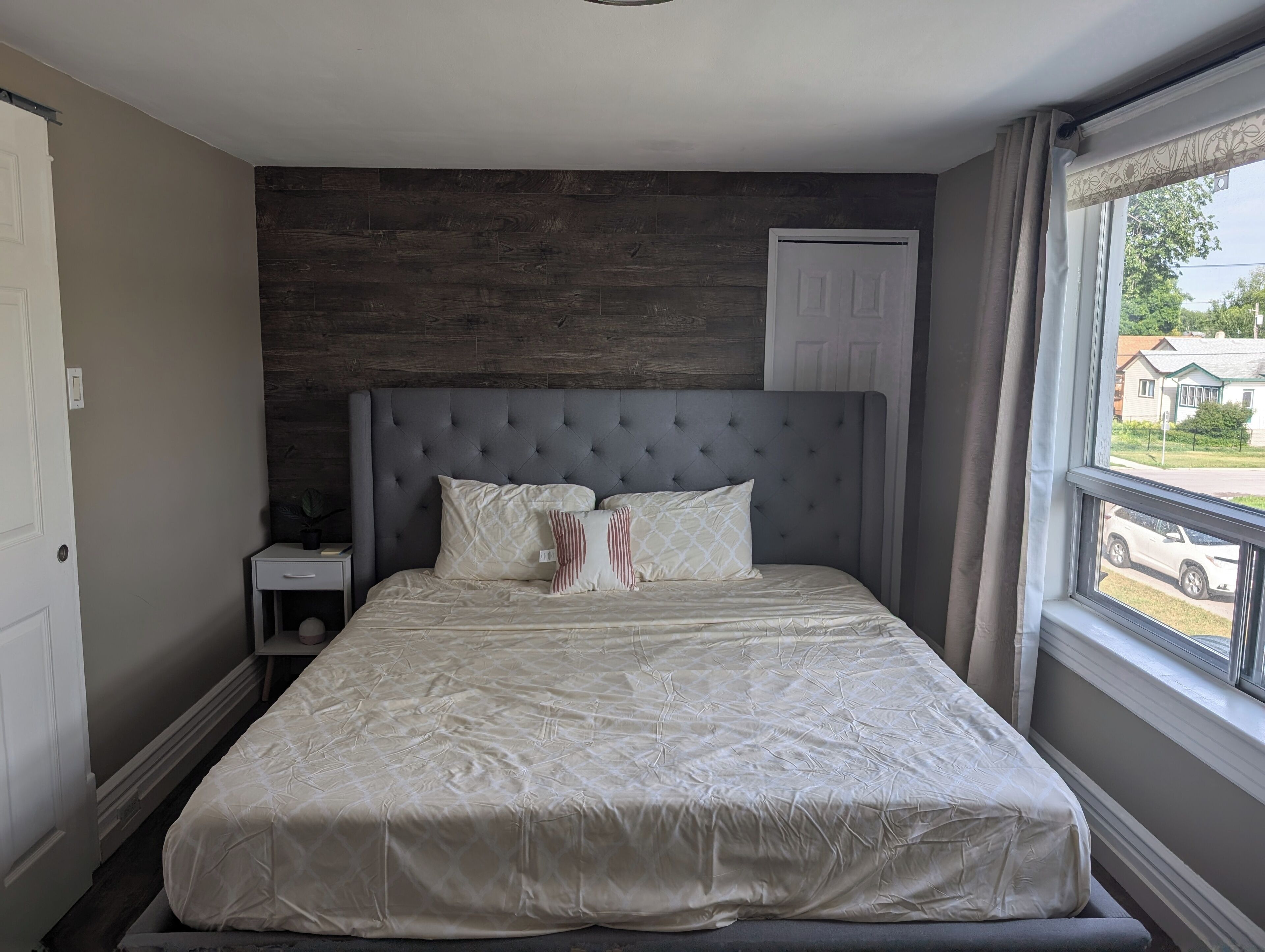 2 多间卧室、办公桌、免费 WiFi、床单