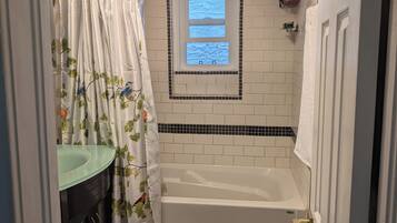 Towels, soap, shampoo, toilet paper