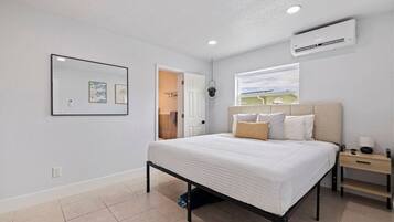 Desk, iron/ironing board, WiFi