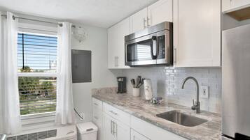 Coffee/tea maker, fridge, microwave, toaster