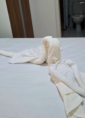 3 bedrooms, iron/ironing board, WiFi, bed sheets